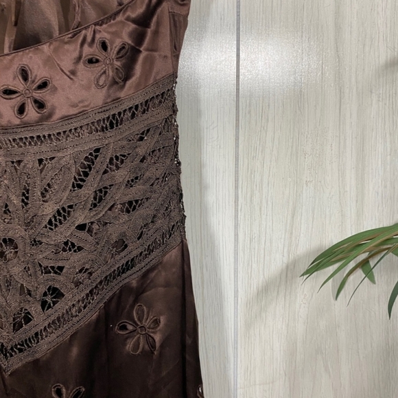 Sue Wong brown halter crochet cutout floral gown, Size 2 - Picture 6 of 15